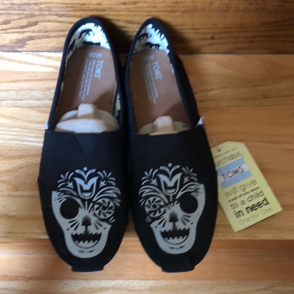 Toms Classics - Artist Series - NWT - Picture 2 of 3